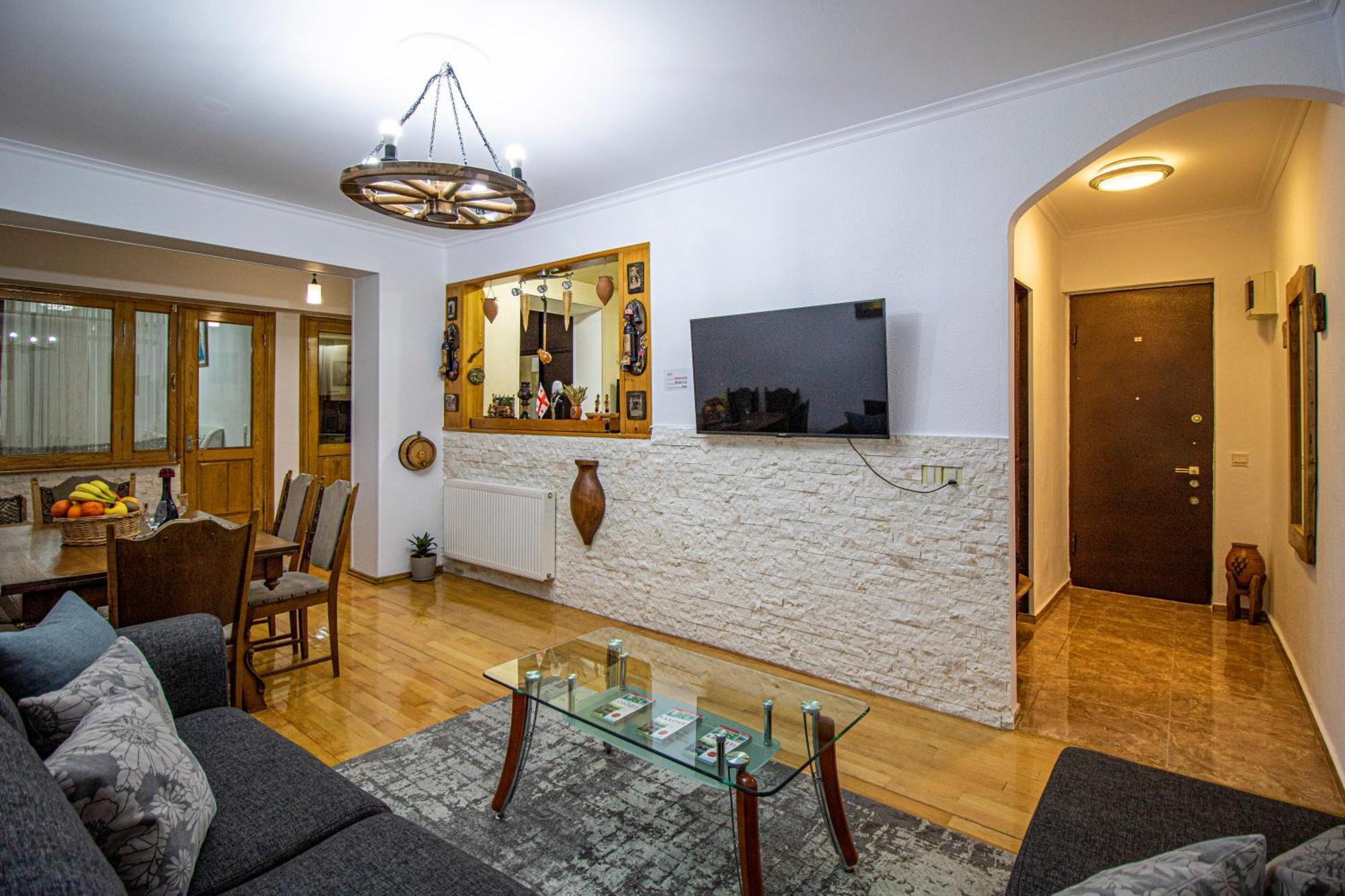 Cozy Apartment On Kostava Тбилиси Екстериор снимка
