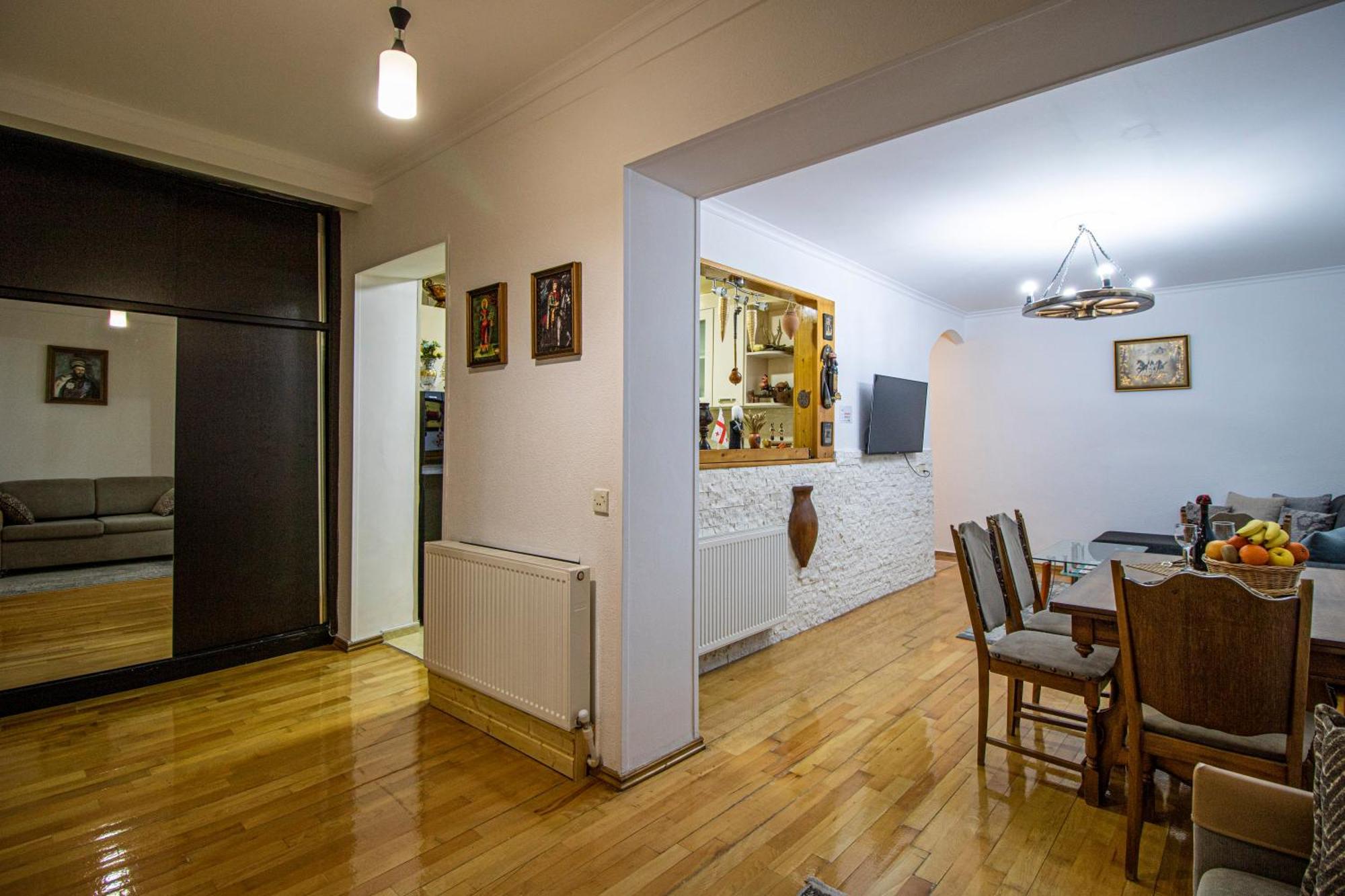 Cozy Apartment On Kostava Тбилиси Екстериор снимка