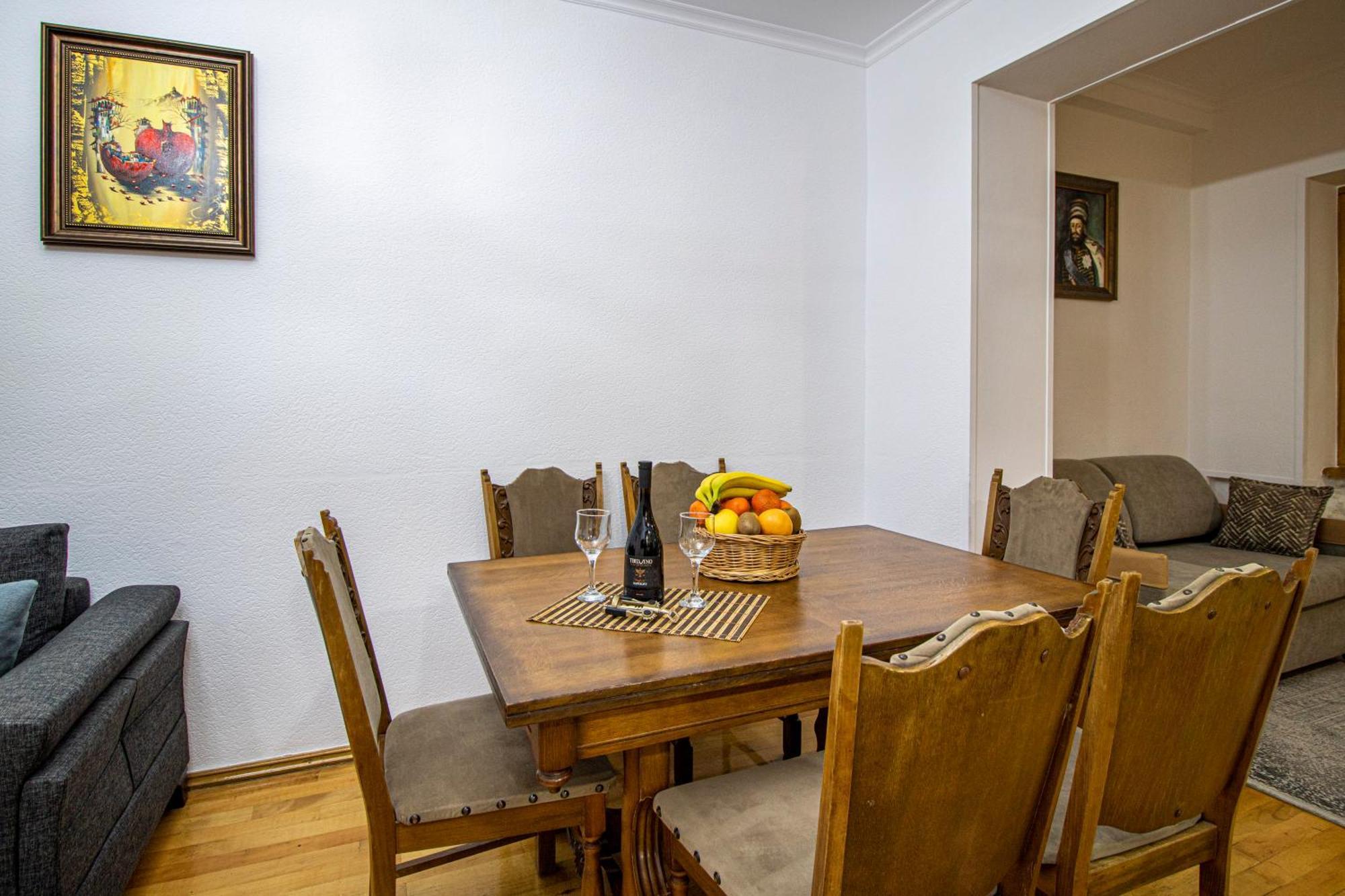 Cozy Apartment On Kostava Тбилиси Екстериор снимка
