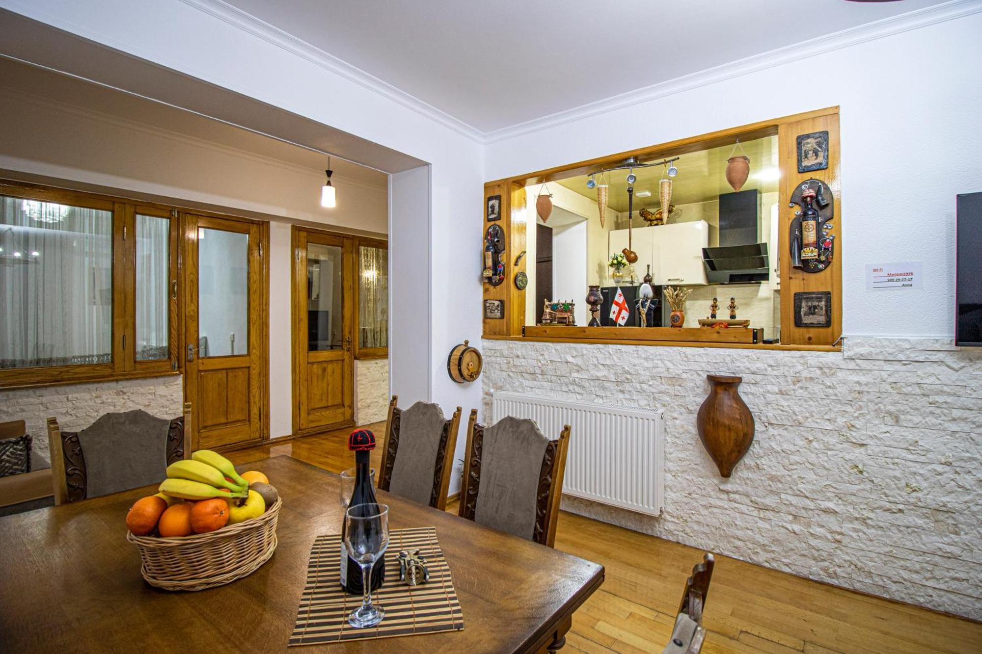 Cozy Apartment On Kostava Тбилиси Екстериор снимка