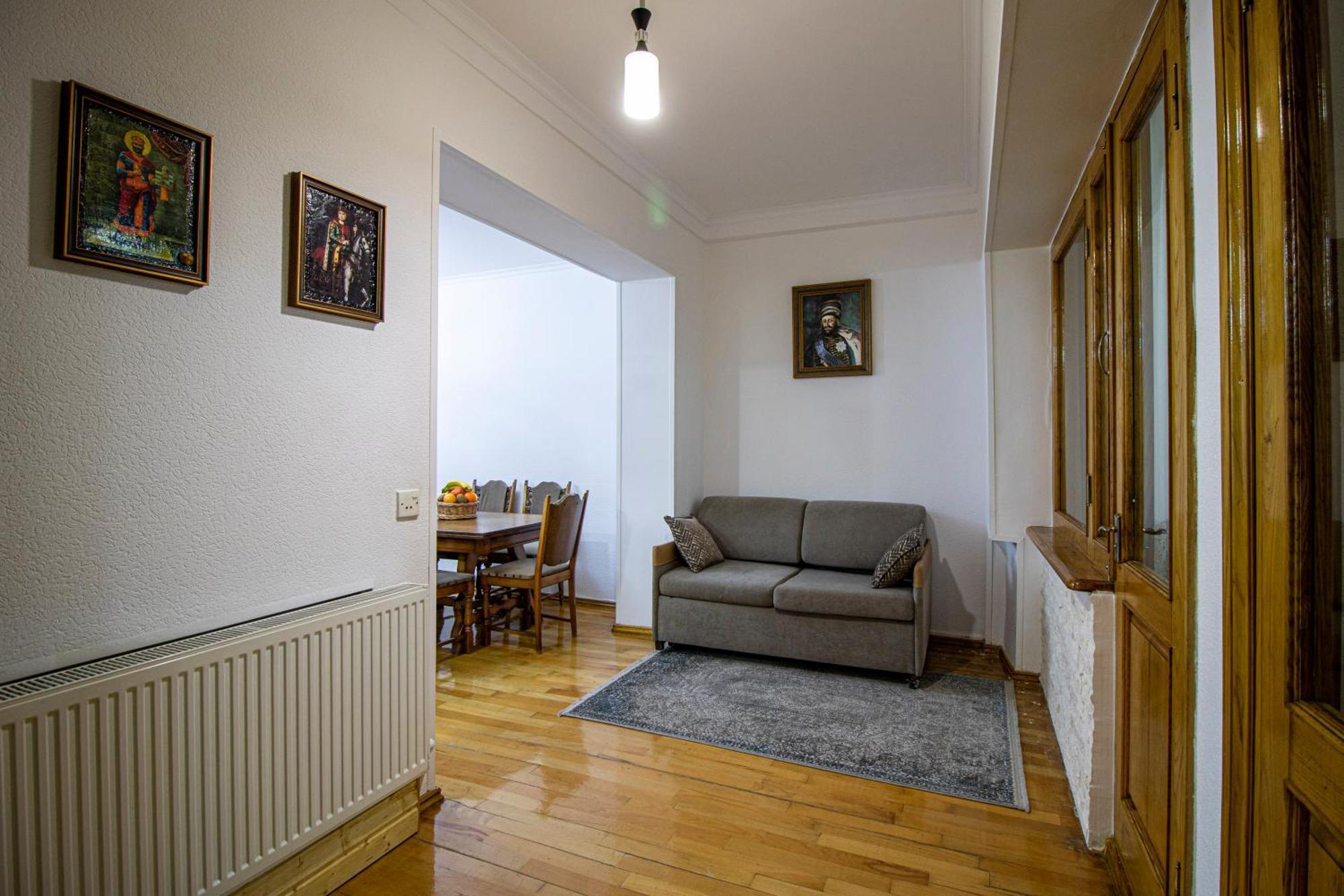 Cozy Apartment On Kostava Тбилиси Екстериор снимка
