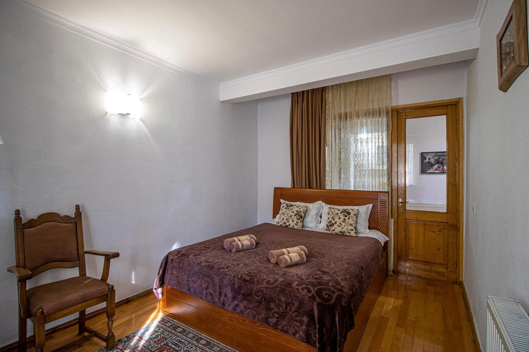 Cozy Apartment On Kostava Тбилиси Екстериор снимка