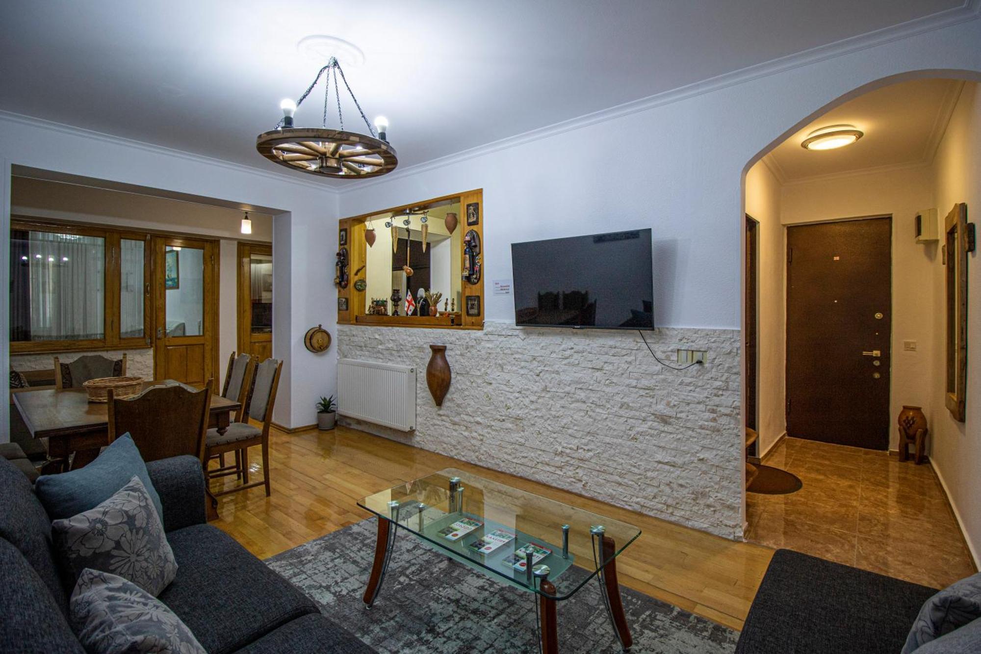 Cozy Apartment On Kostava Тбилиси Екстериор снимка